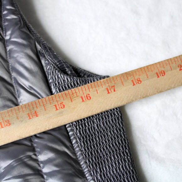 Calvin Klein Performance Premium Puffer Vest Medium - Picture 14 of 16